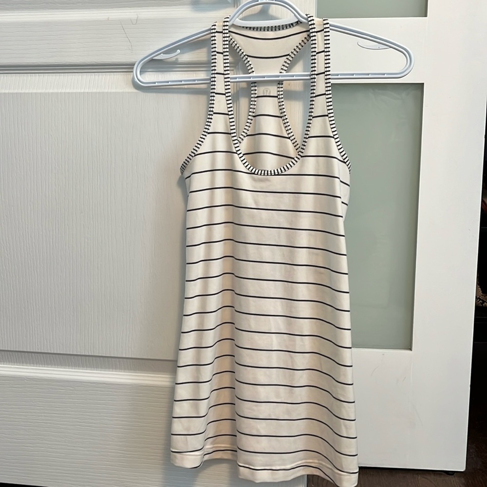 Women’s lululemon tank.